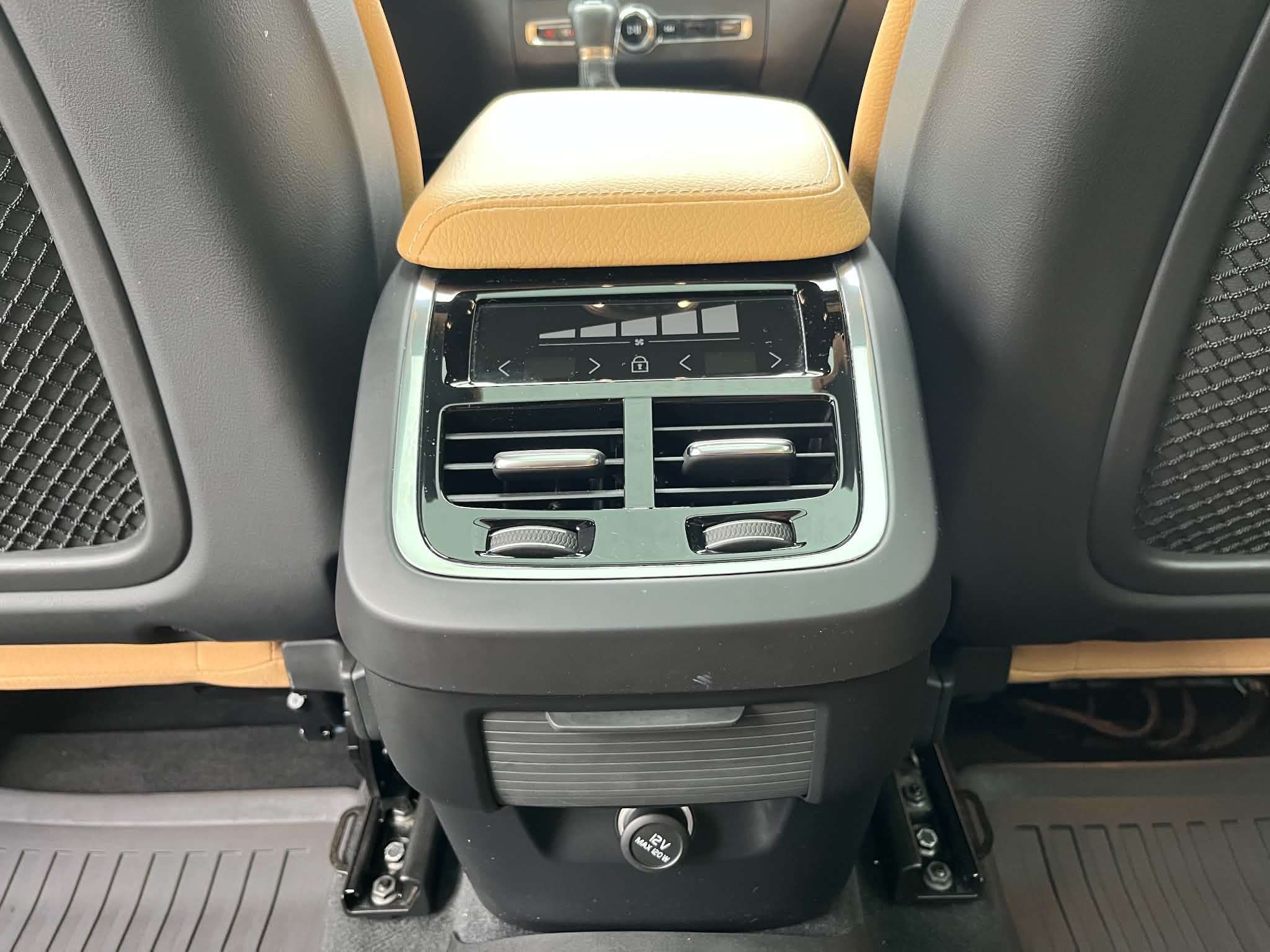 2019 Volvo XC60 T6 AWD Momentum thumb 15