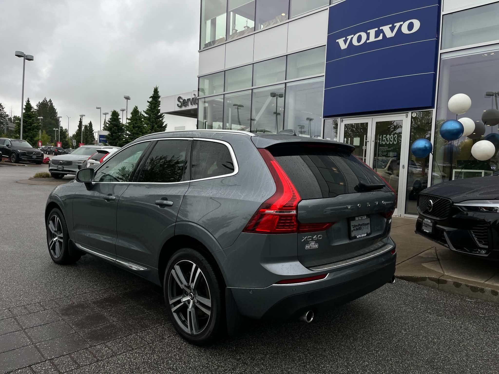 2019 Volvo XC60 T6 AWD Momentum alt 3