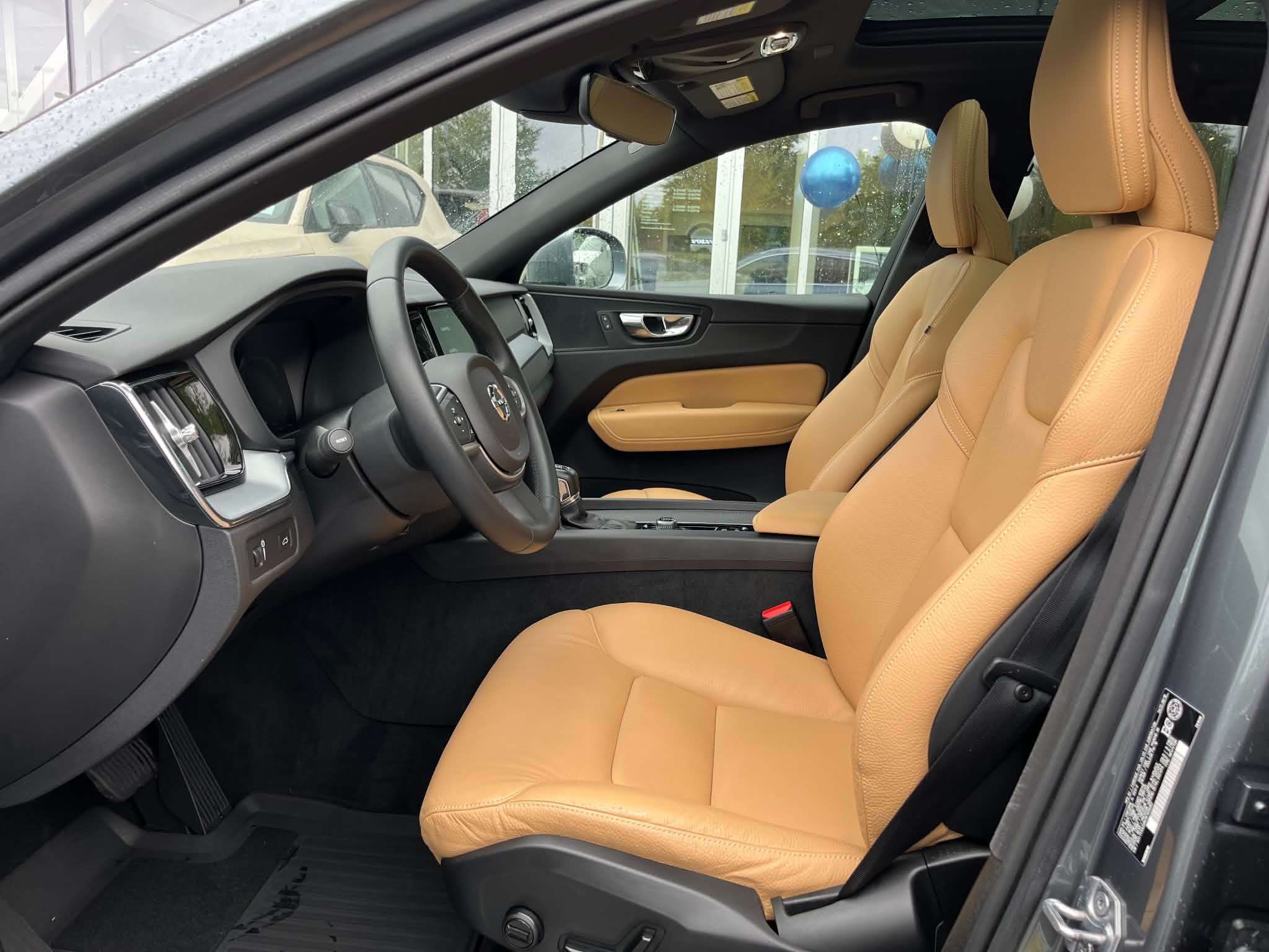 2019 Volvo XC60 T6 AWD Momentum thumb 9