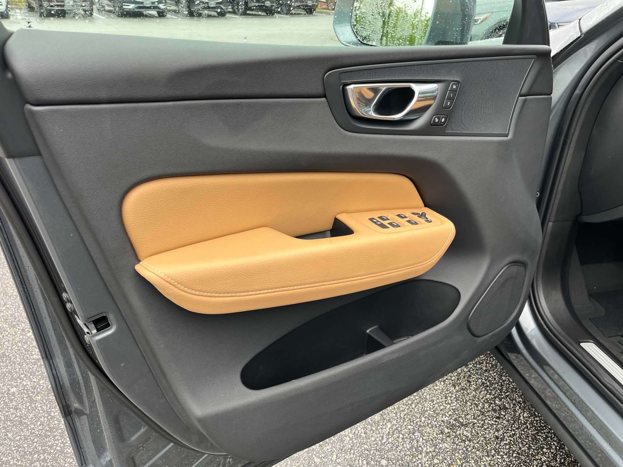 2019 Volvo XC60 T6 AWD Momentum thumb 10