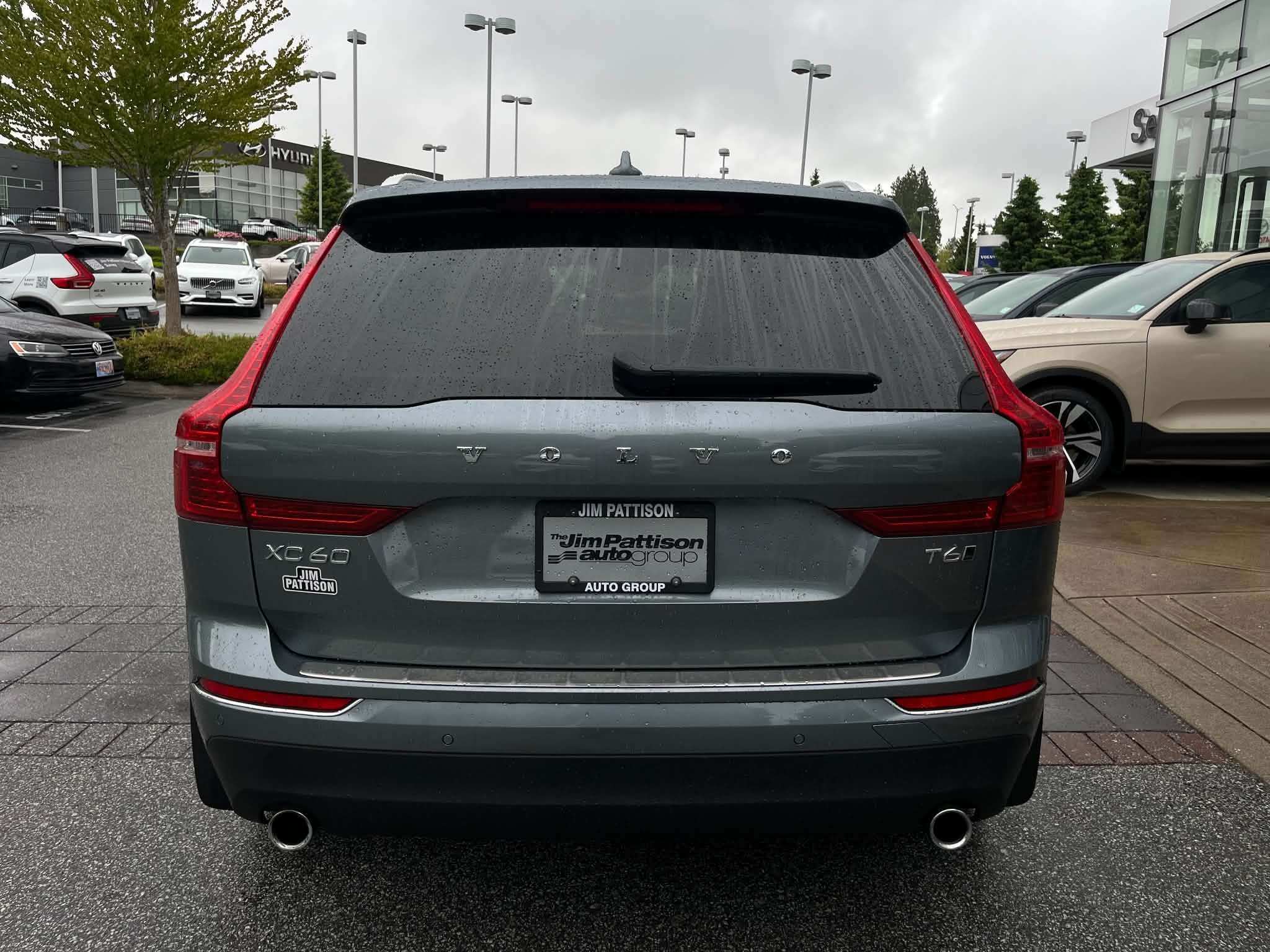 2019 Volvo XC60 T6 AWD Momentum alt 4