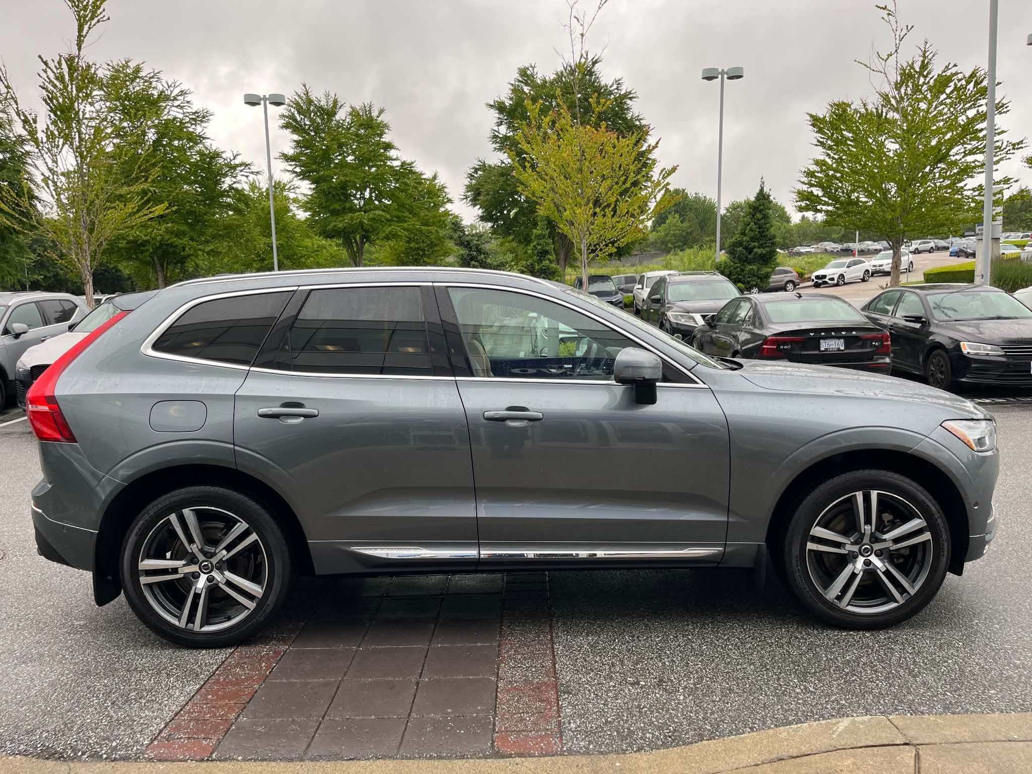 2019 Volvo XC60 T6 AWD Momentum thumb 6