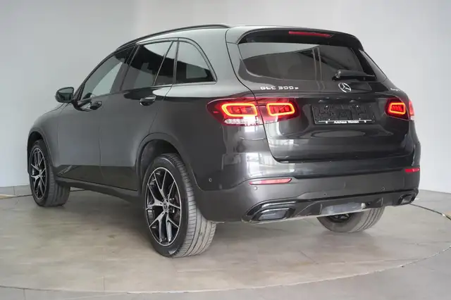 Mercedes-Benz GLC view 4
