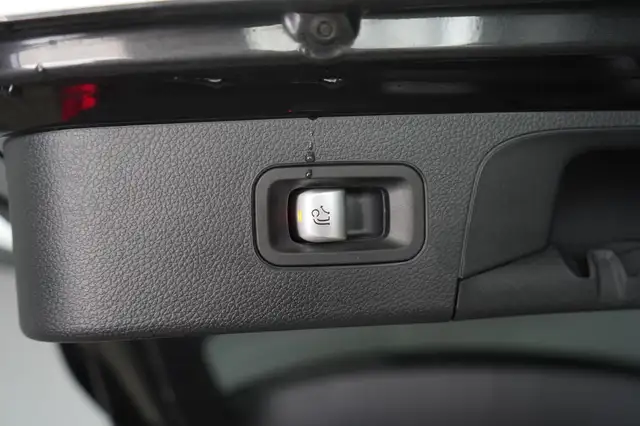 Mercedes-Benz GLC view 12