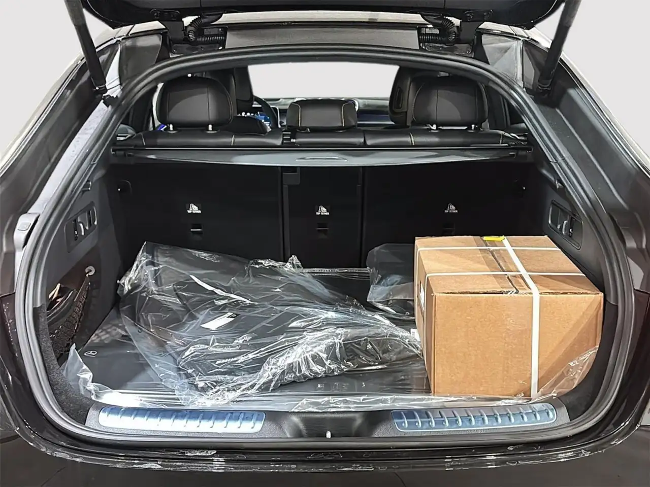 Mercedes-Benz GLC снимка Mercedes-Benz GLC