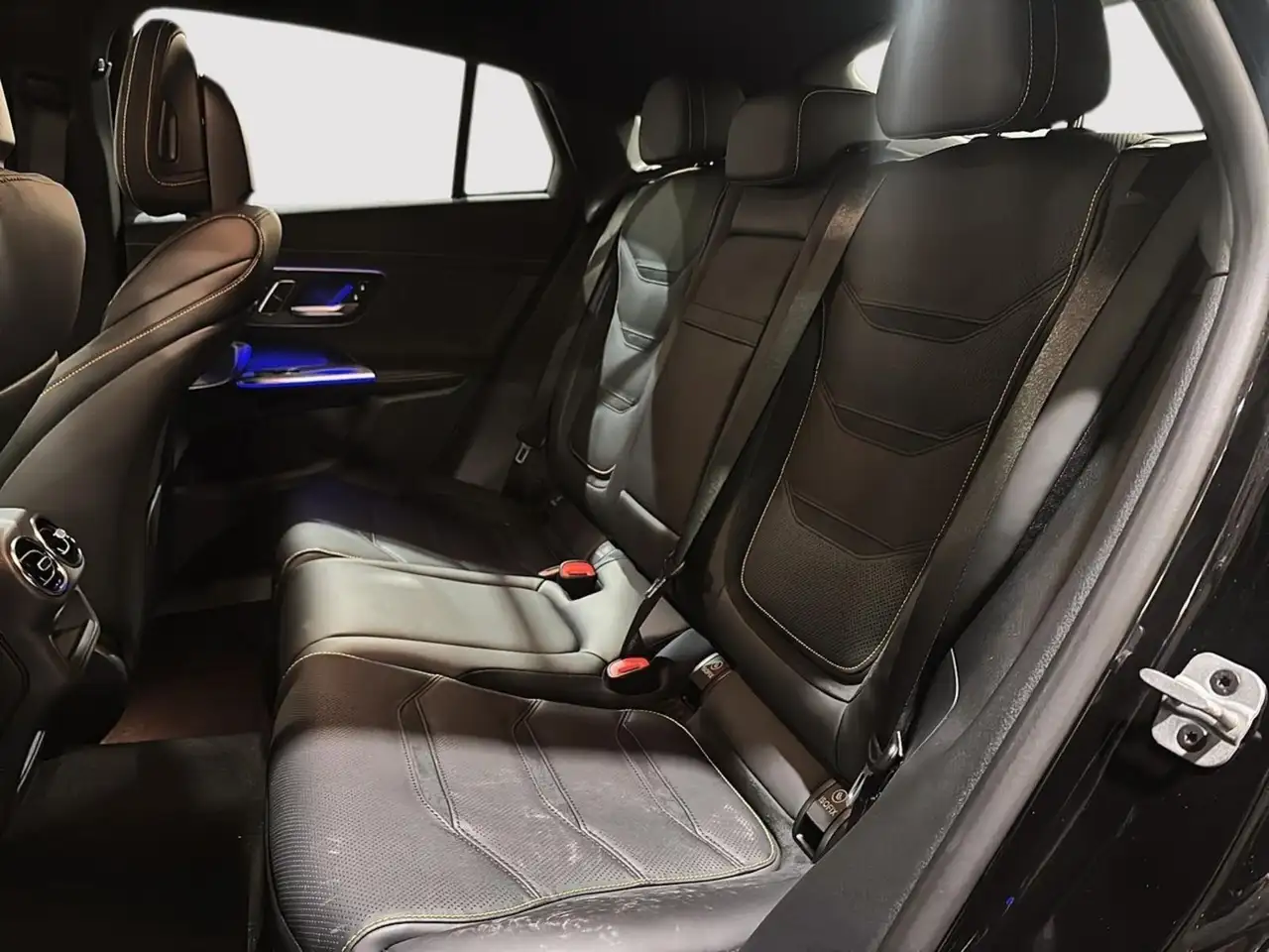 Mercedes-Benz GLC снимка Mercedes-Benz GLC
