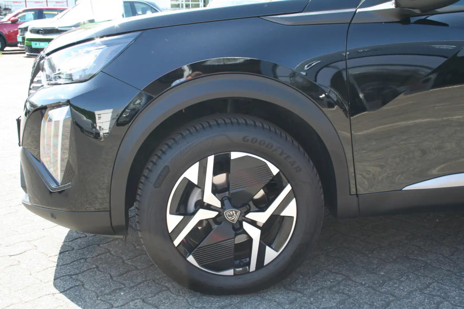 Peugeot 2008 Allure PureTech 130 PS, AT8, 360°-Kamera, Navi Schwarz - 2