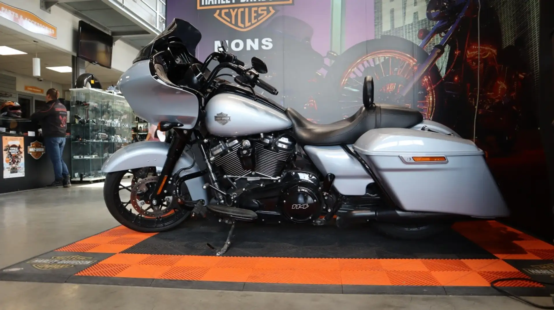 Harley-Davidson Tour Glide Road Spéciale Šedá - 1