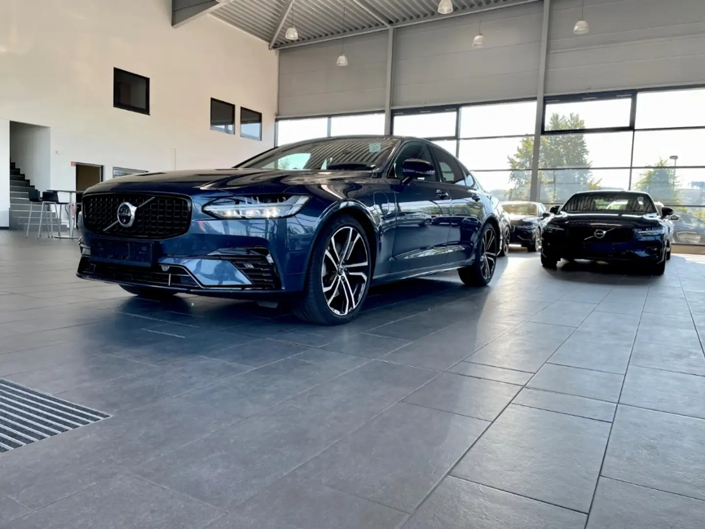 Volvo S90 ReCharge AWD T8 Airmatic Luftfeder Sunroof Bowers& Blue - 2