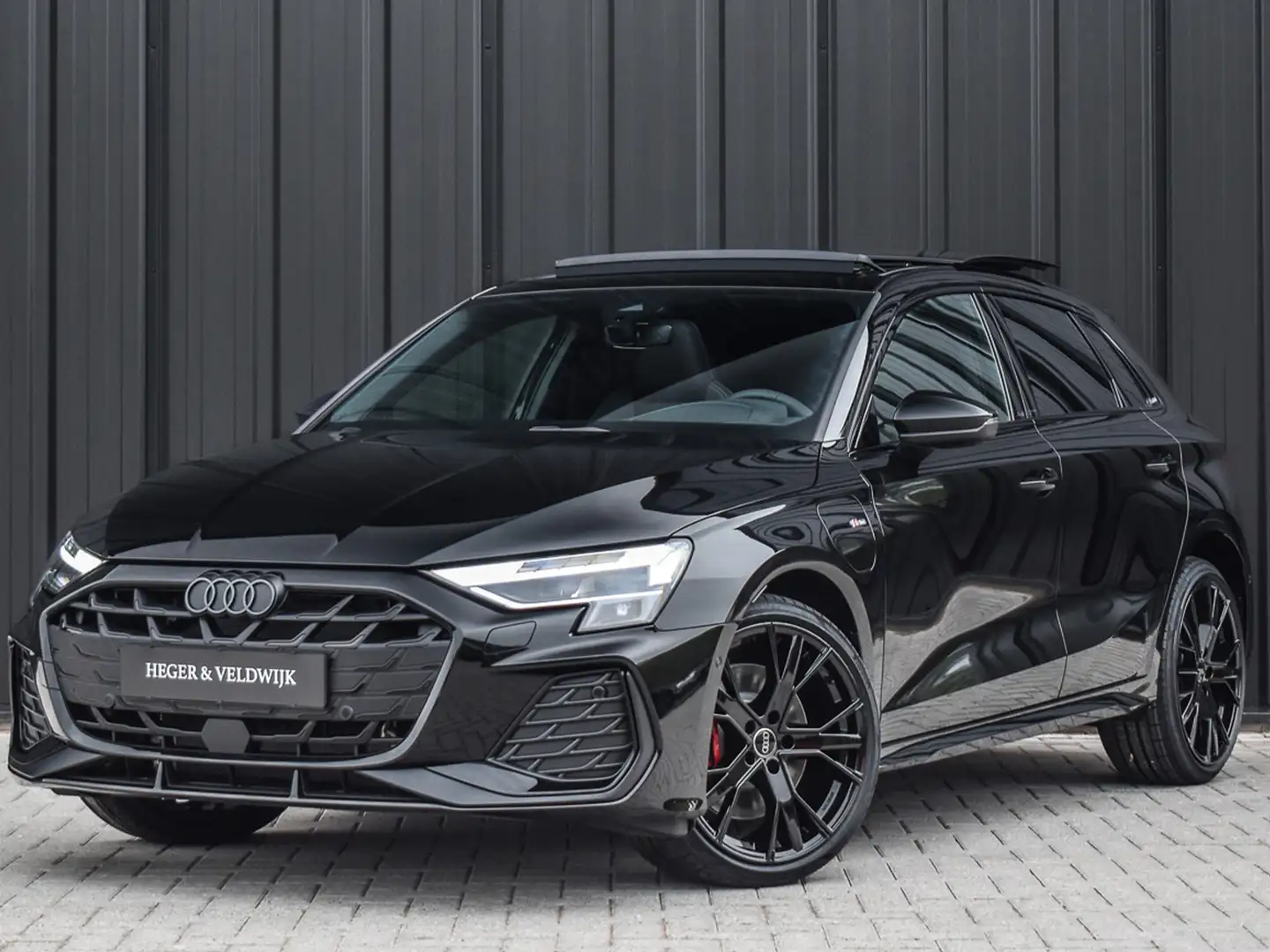 Audi A3 Sportback 45 TFSI e S EDITION COMPETITION | PANORA Чёрный - 2
