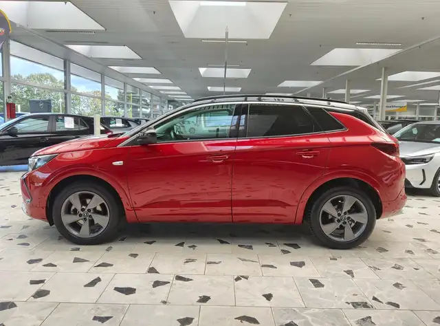 Opel Grandland view 4