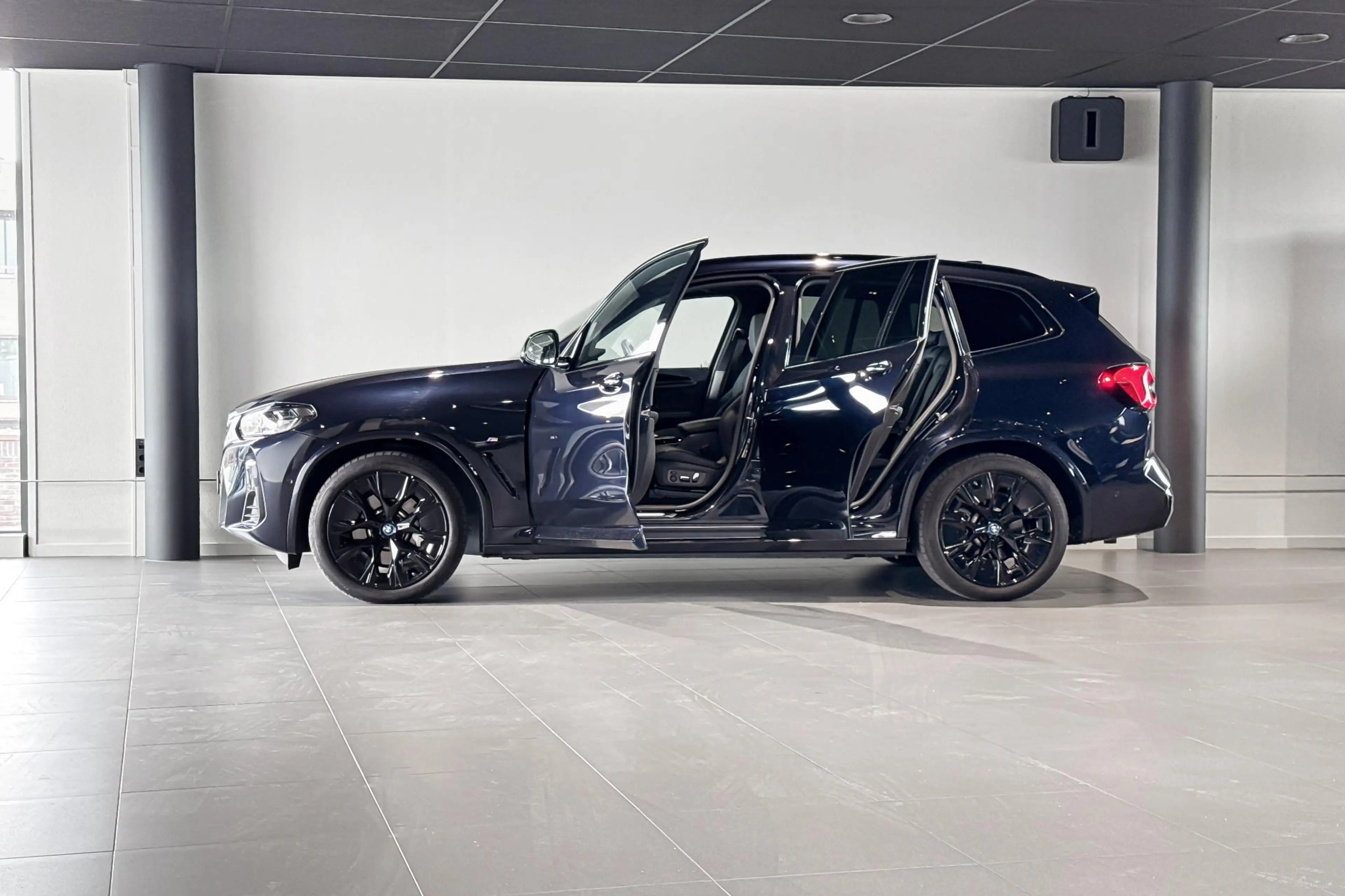 BMW iX3 High Executive 80 kWh | M Sport | Glazen Panoramad — photo 3