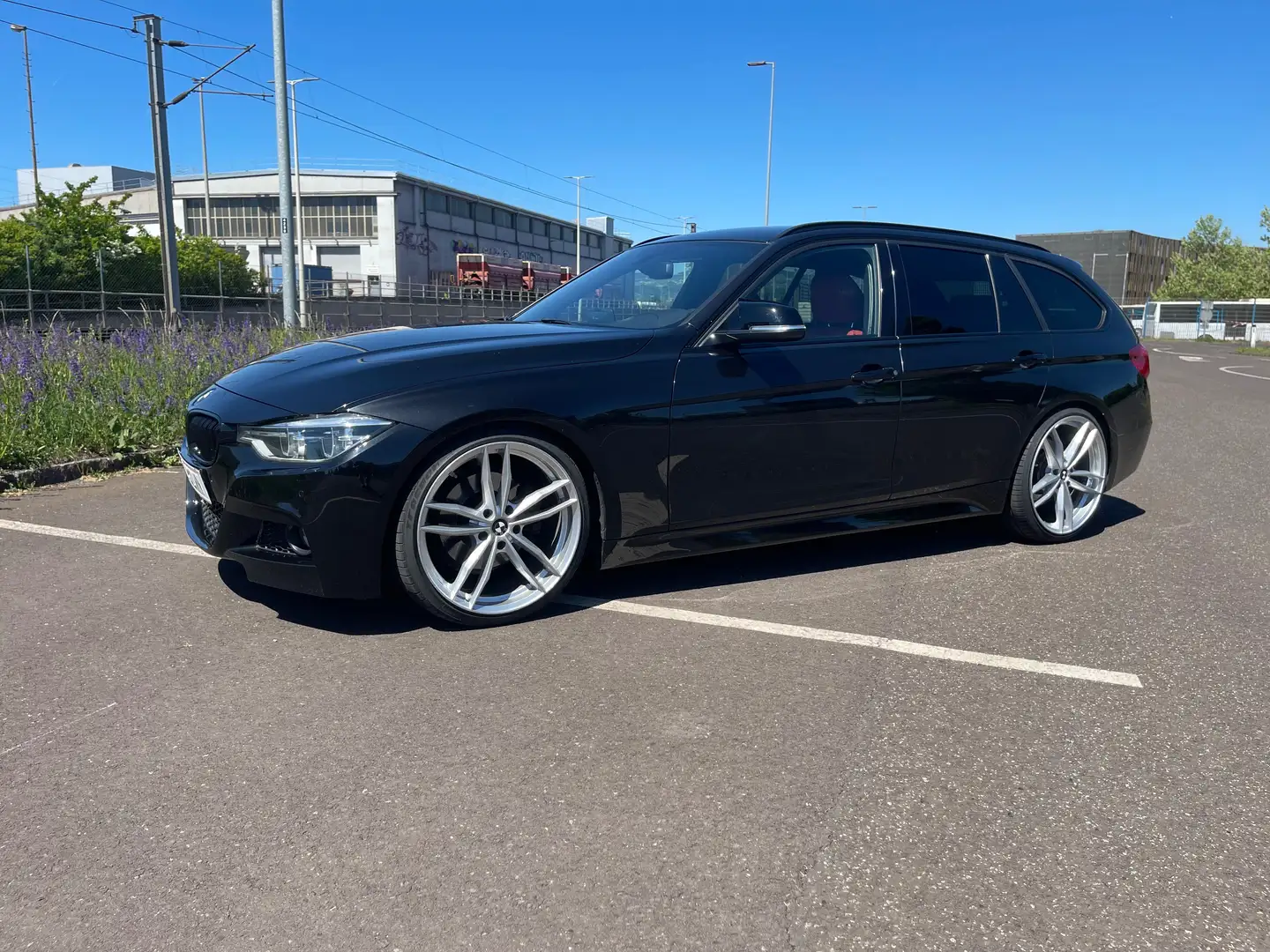 BMW 330 330d Touring M Sport Aut. Eibach pro S, Felgen 20“ Schwarz - 2