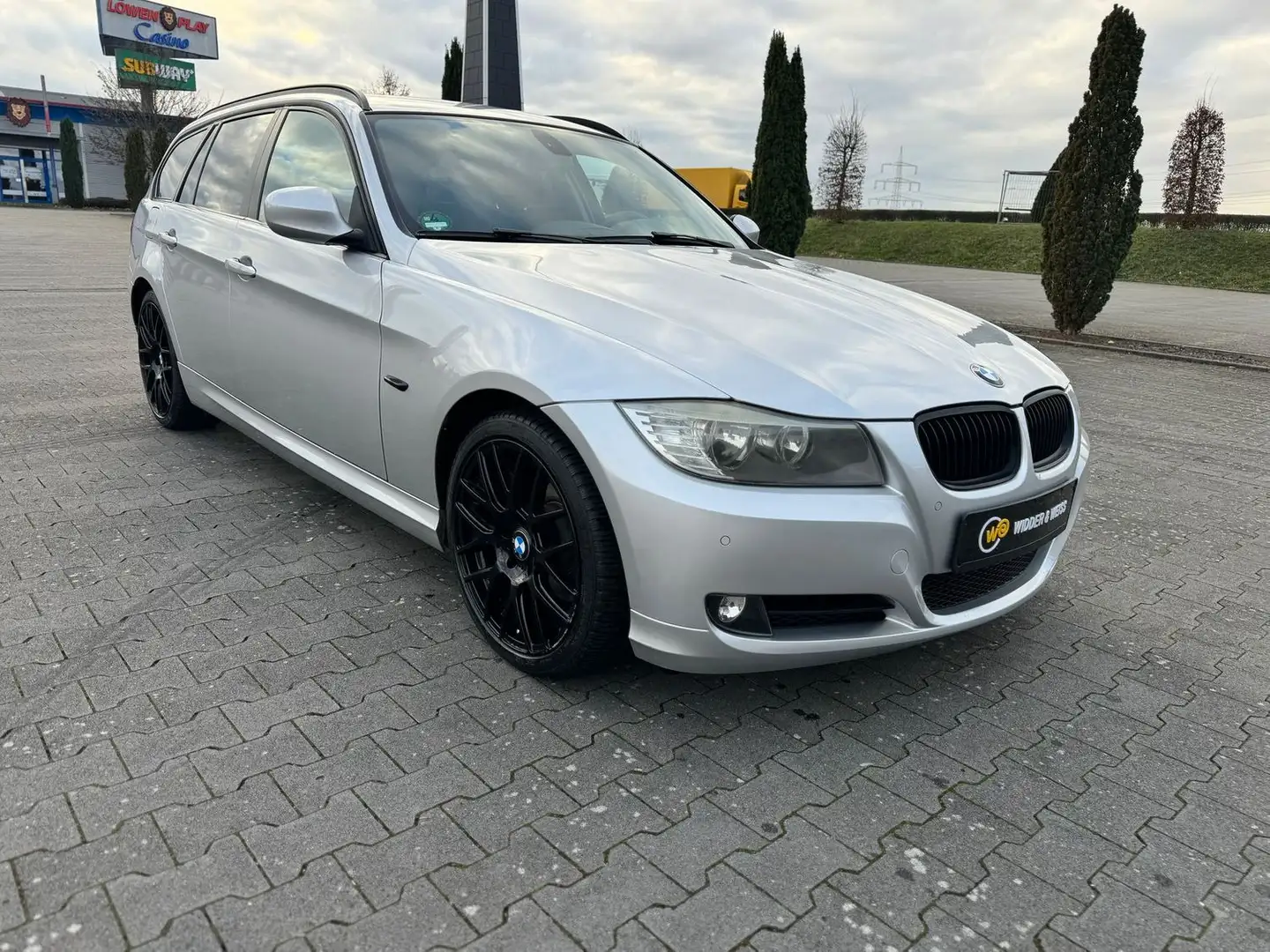 BMW 318 D AUTOMATIK/NAVI/STNDHZG/STZHZG/PDC/TEMP srebrna - 2