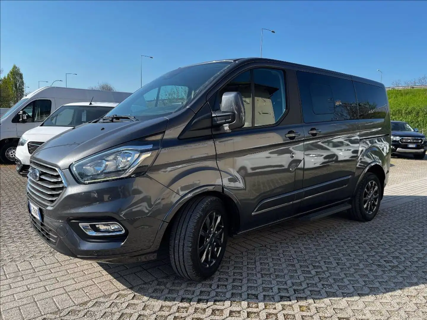 Ford Tourneo Custom 320 2.0 tdci MHEV 185cv Titanium L1H1 E6.2 Gris - 1