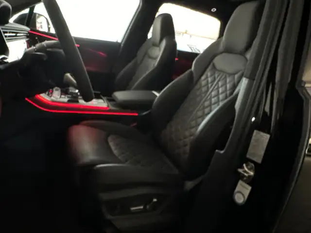 Audi Q7 view 12