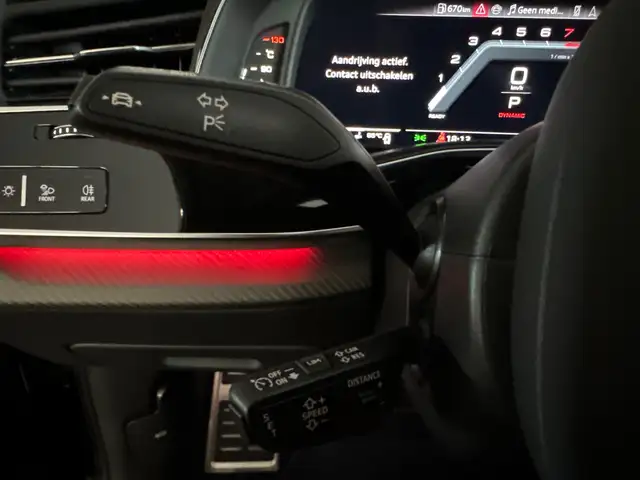 Audi Q7 view 14