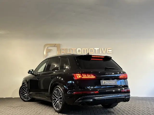Audi Q7 view 6