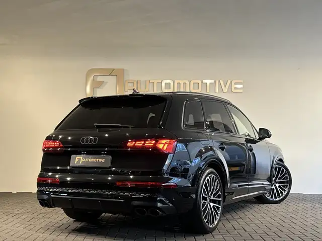 Audi Q7 view 4