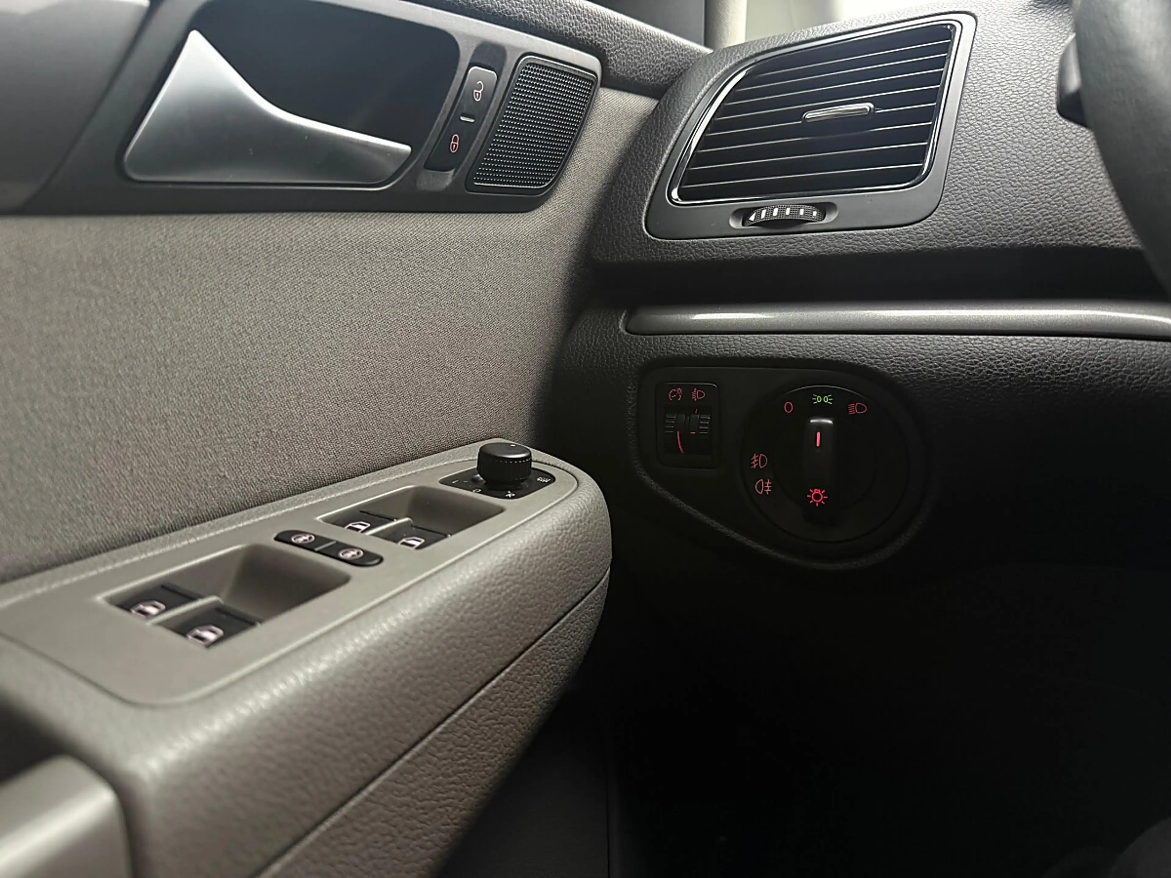 SEAT Alhambra Style 2,0 TDI CR 4WD DPF — photo 15