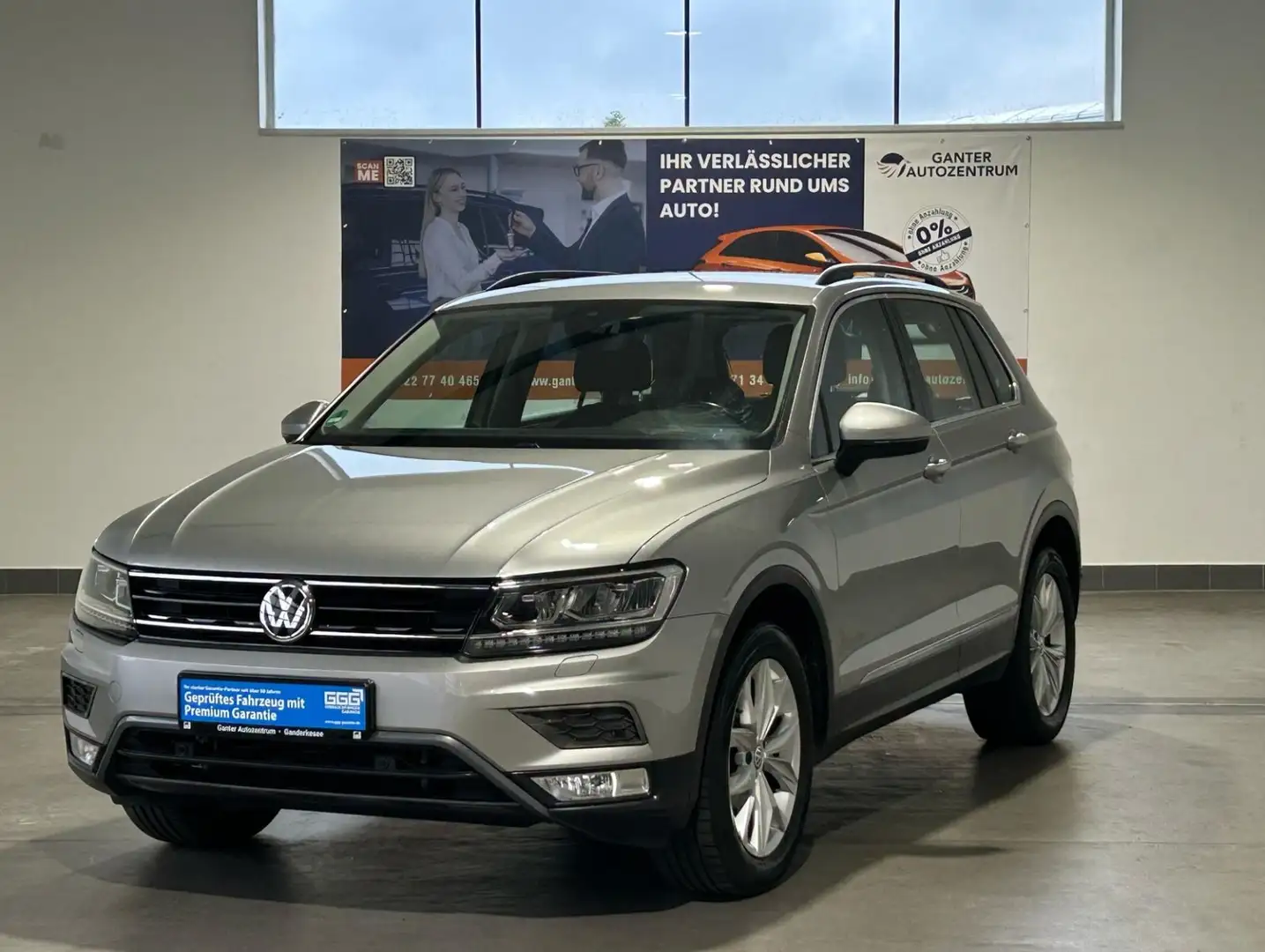 Volkswagen Tiguan 2.0 TDI Offroad 4M AHK+NAVI+RFK+EHECK Silber - 1