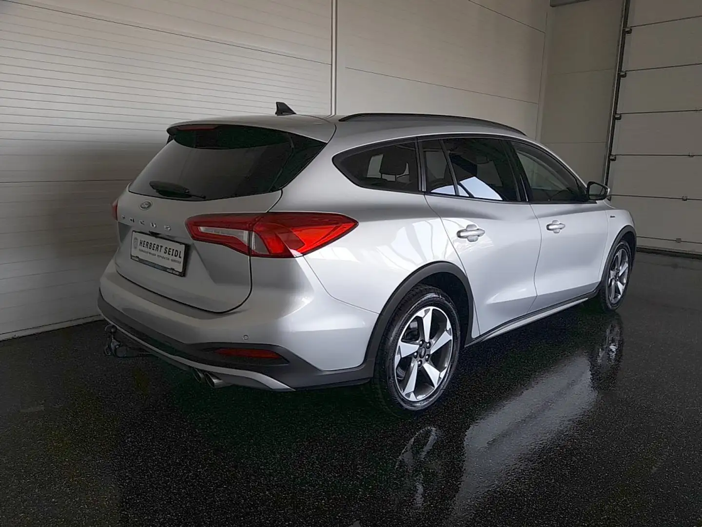 Ford Focus Turnier Active X 1,5 EcoBlue Aut. *LED / NAVI /... Silber - 2