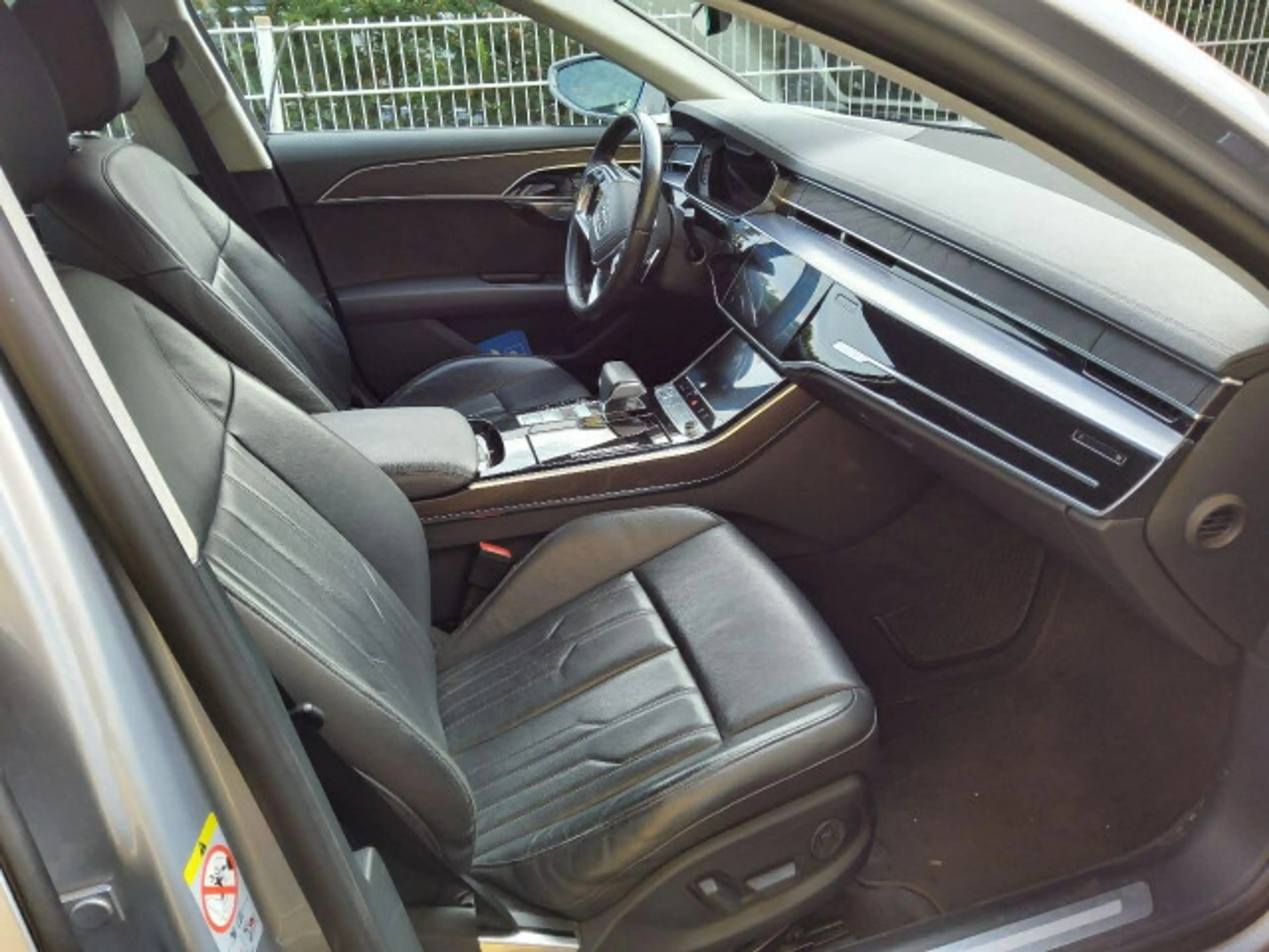Audi A8 55 TFSI quattro NAVI MATRIX AHK PANO HUD 360° — photo 4