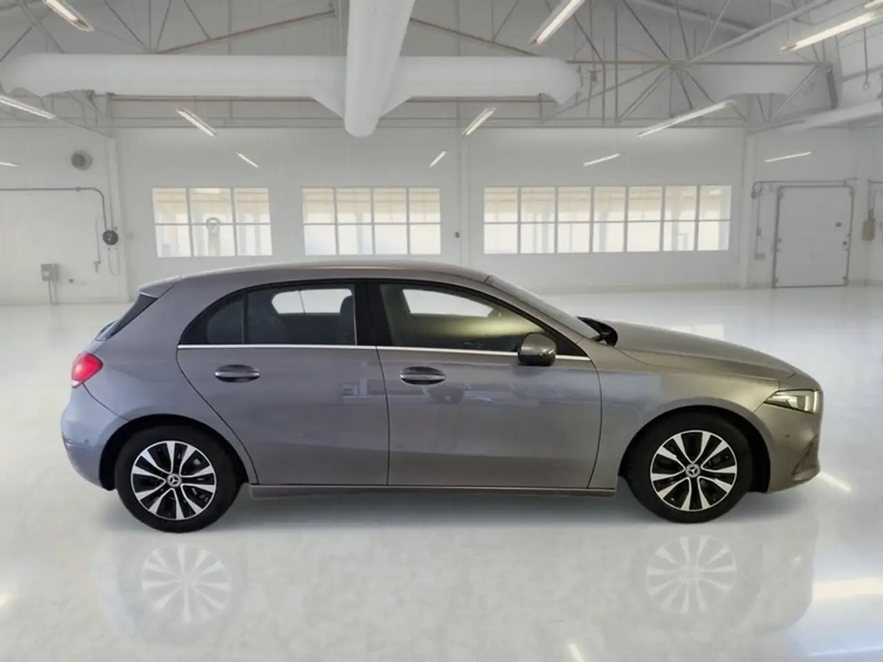 Mercedes-Benz A 180 A 180 D AUTOMATIC BUSINESS EXTRA 5 PORTE BERLINA 3