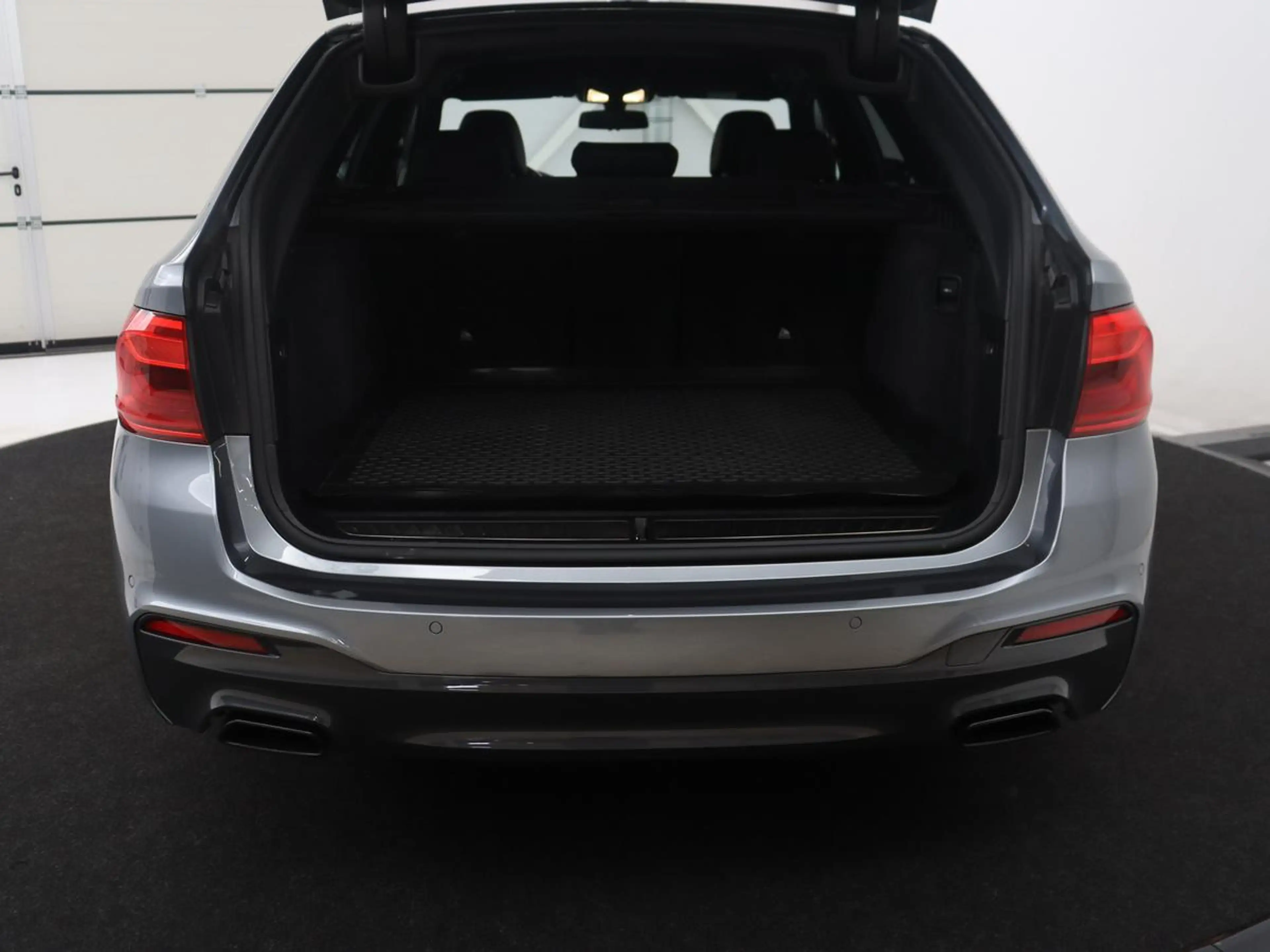 BMW 530 5-serie Touring 530i xDrive M-sport High Executive — photo 9