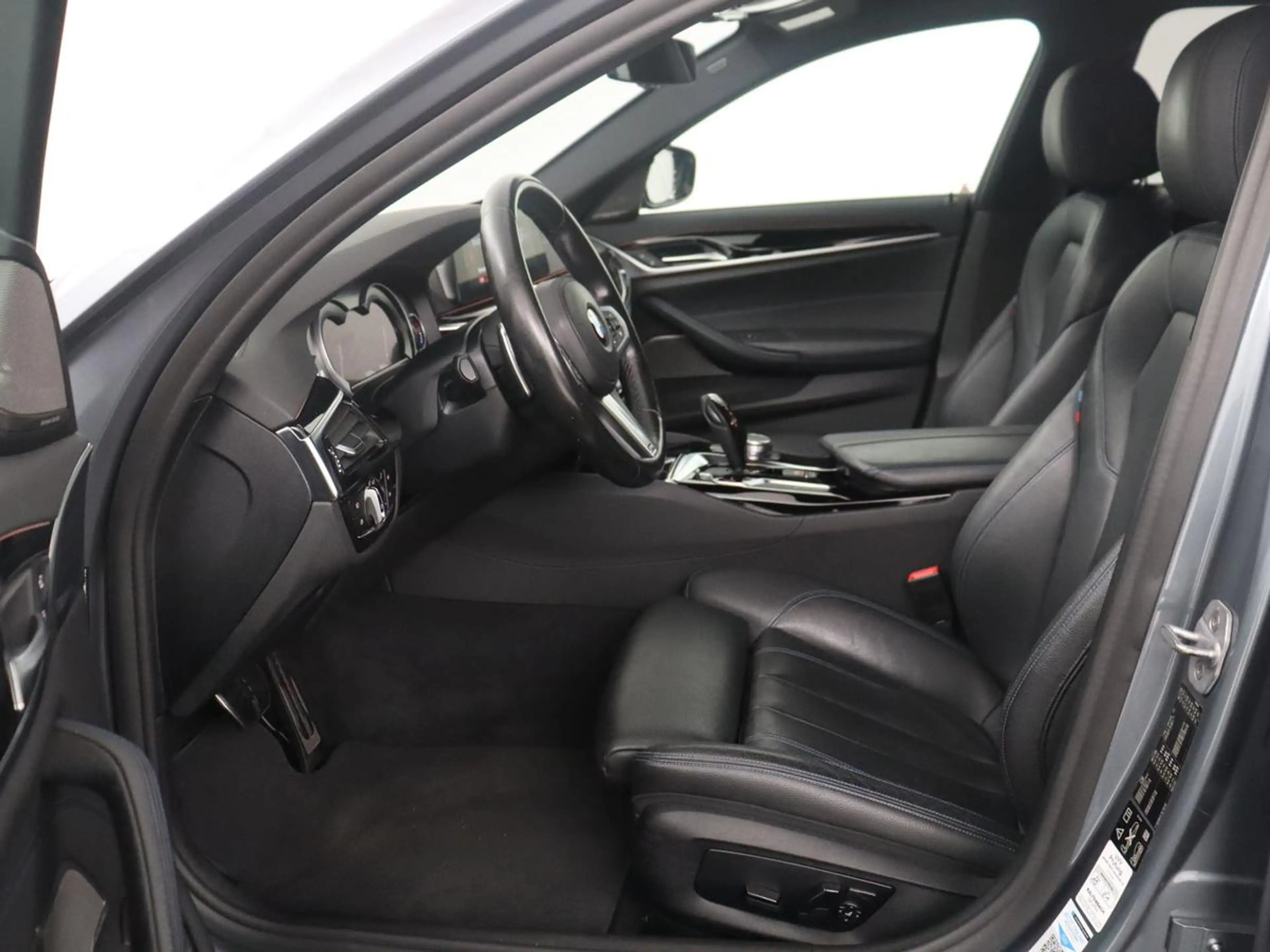BMW 530 5-serie Touring 530i xDrive M-sport High Executive — photo 4