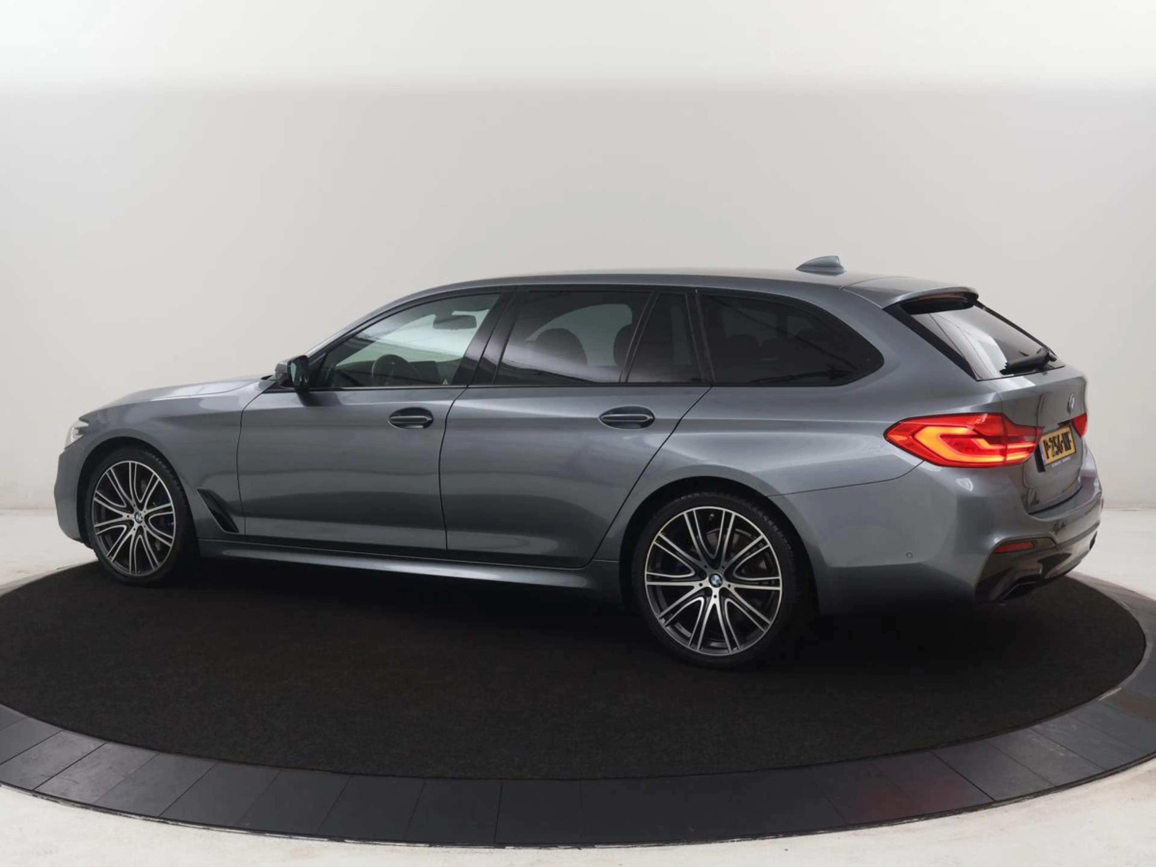 BMW 530 5-serie Touring 530i xDrive M-sport High Executive — photo 2