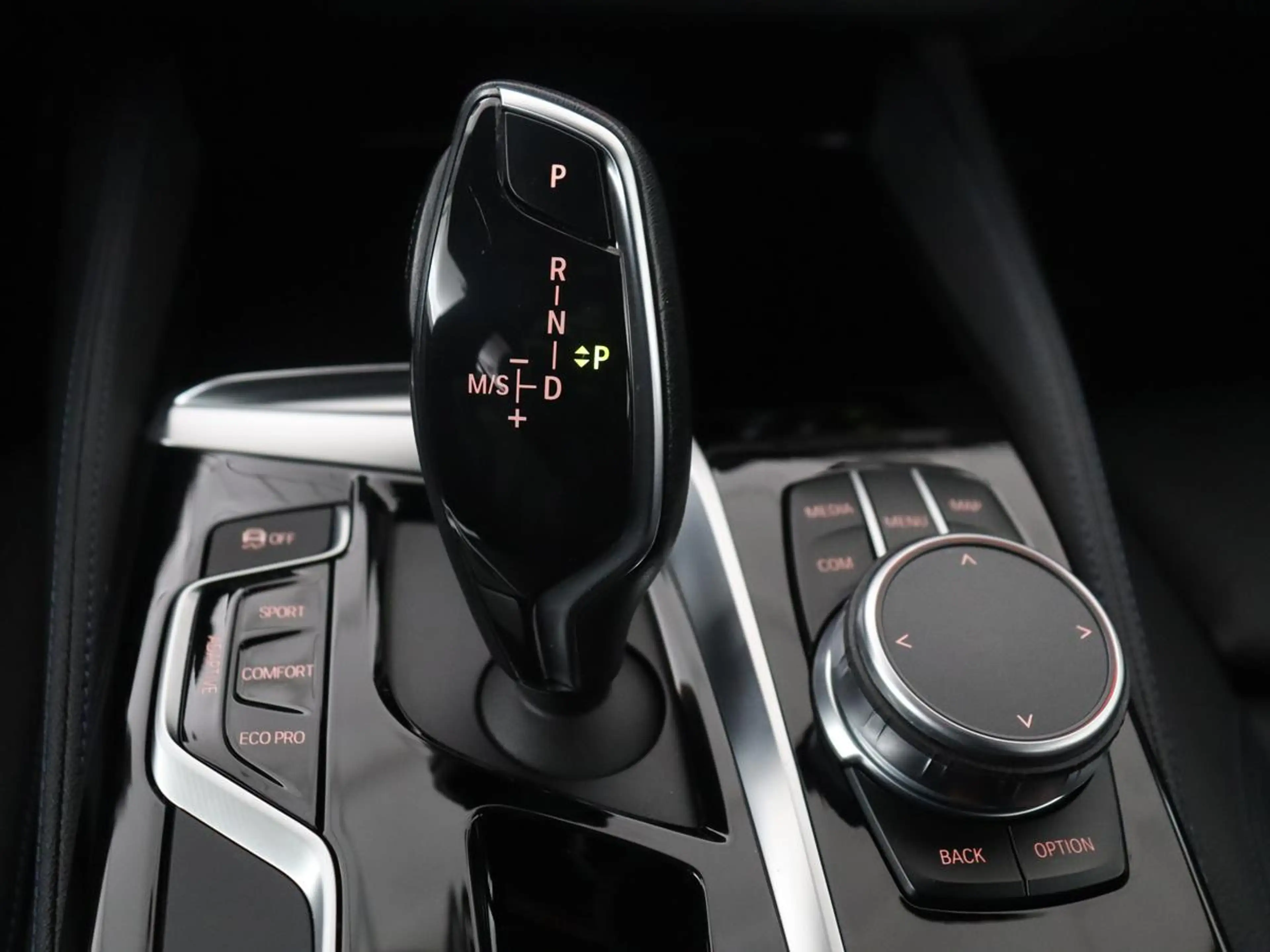 BMW 530 5-serie Touring 530i xDrive M-sport High Executive — photo 17