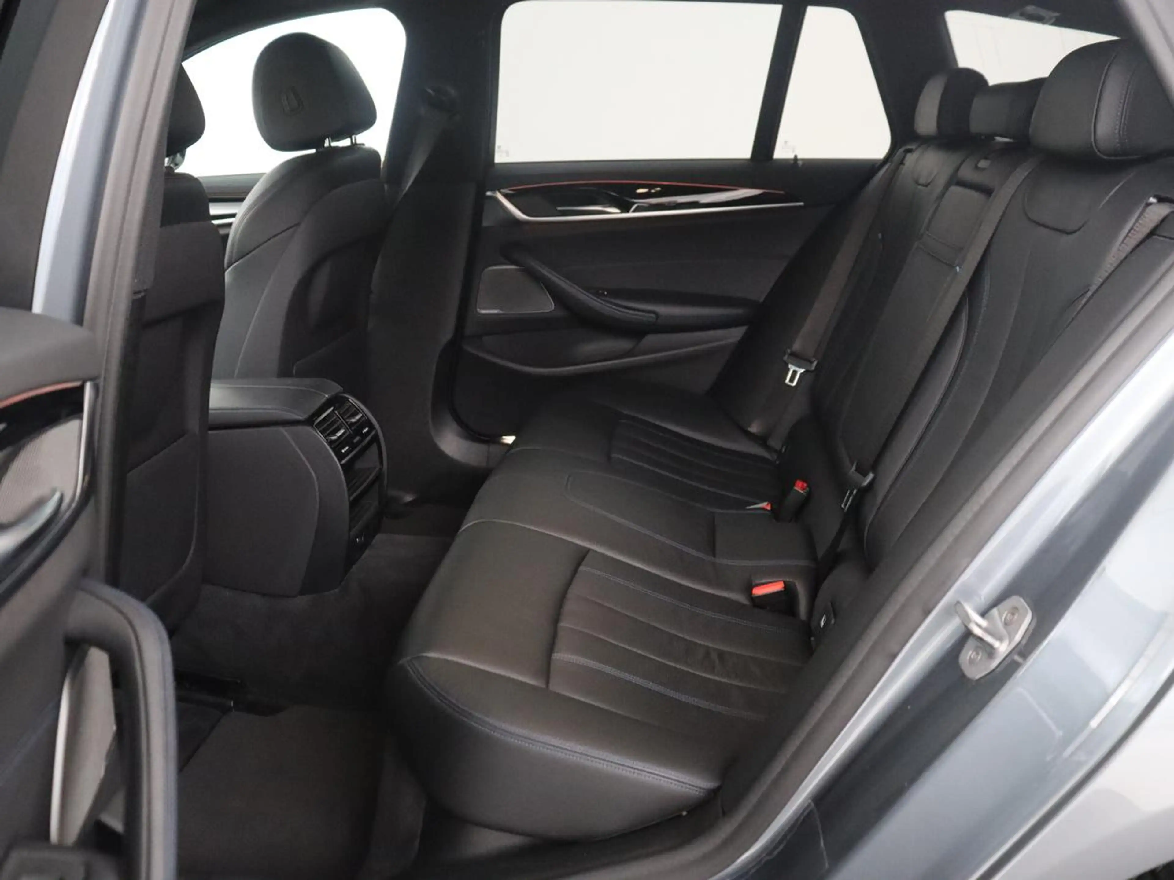 BMW 530 5-serie Touring 530i xDrive M-sport High Executive — photo 7