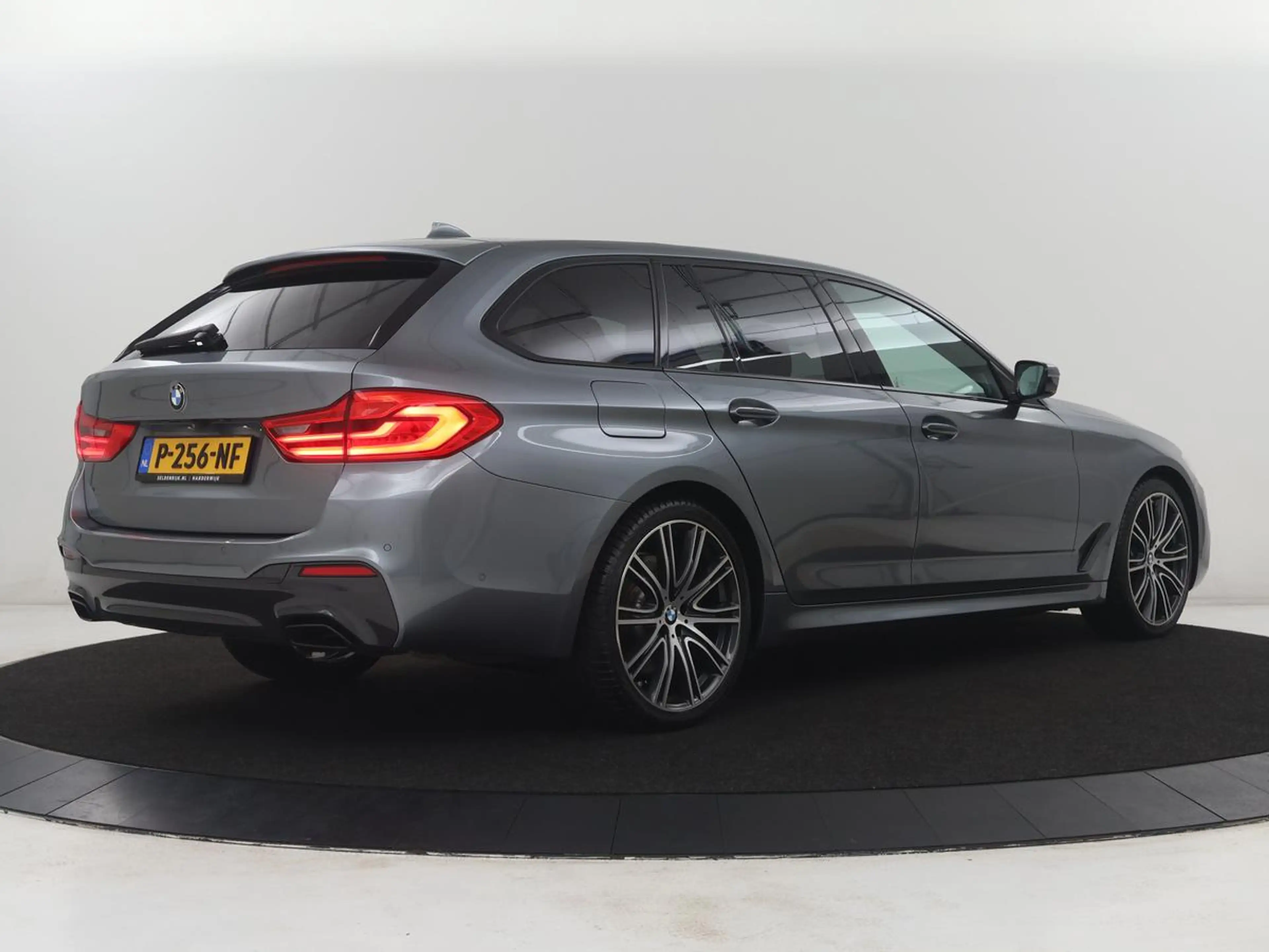 BMW 530 5-serie Touring 530i xDrive M-sport High Executive — photo 36