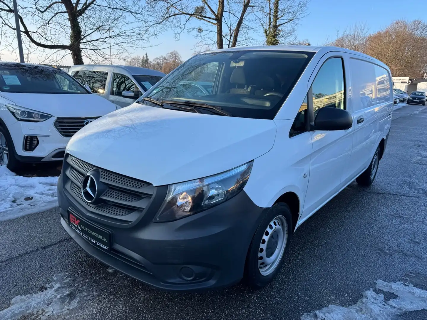 Mercedes-Benz Vito Kasten 111/114 CDI FWD lang Navi Kamera AHK Weiß - 1