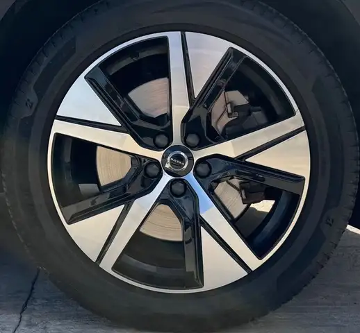 Volvo XC40 view 21