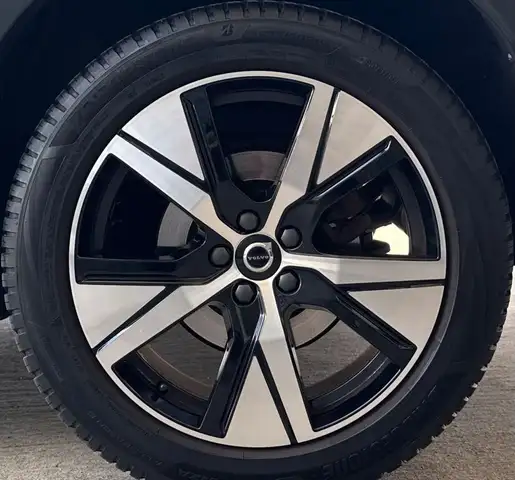Volvo XC40 view 24