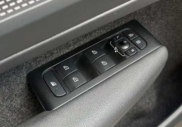 Volvo XC40 view 27