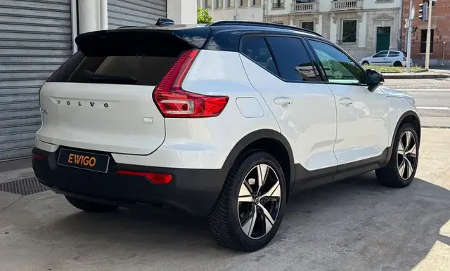 Volvo XC40 view 2