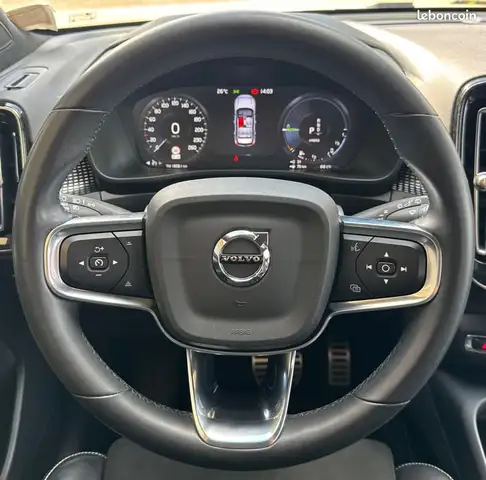 Volvo XC40 view 16