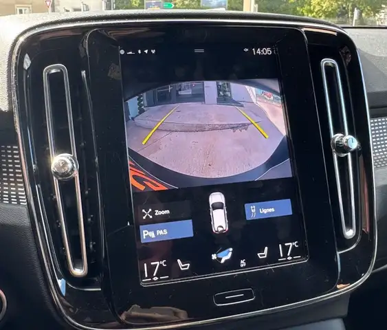 Volvo XC40 view 19