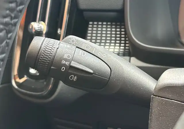 Volvo XC40 view 15