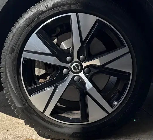 Volvo XC40 view 23