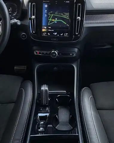 Volvo XC40 view 13
