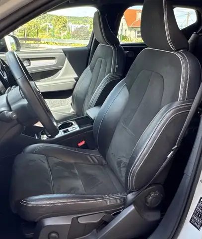 Volvo XC40 view 9