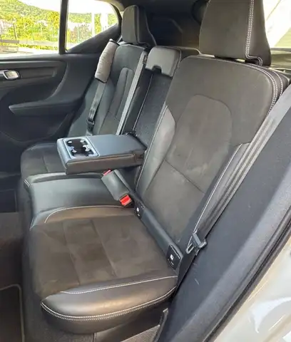 Volvo XC40 view 11