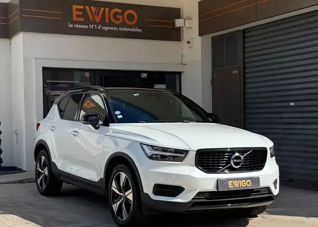 2022 Volvo XC40 in White for sale