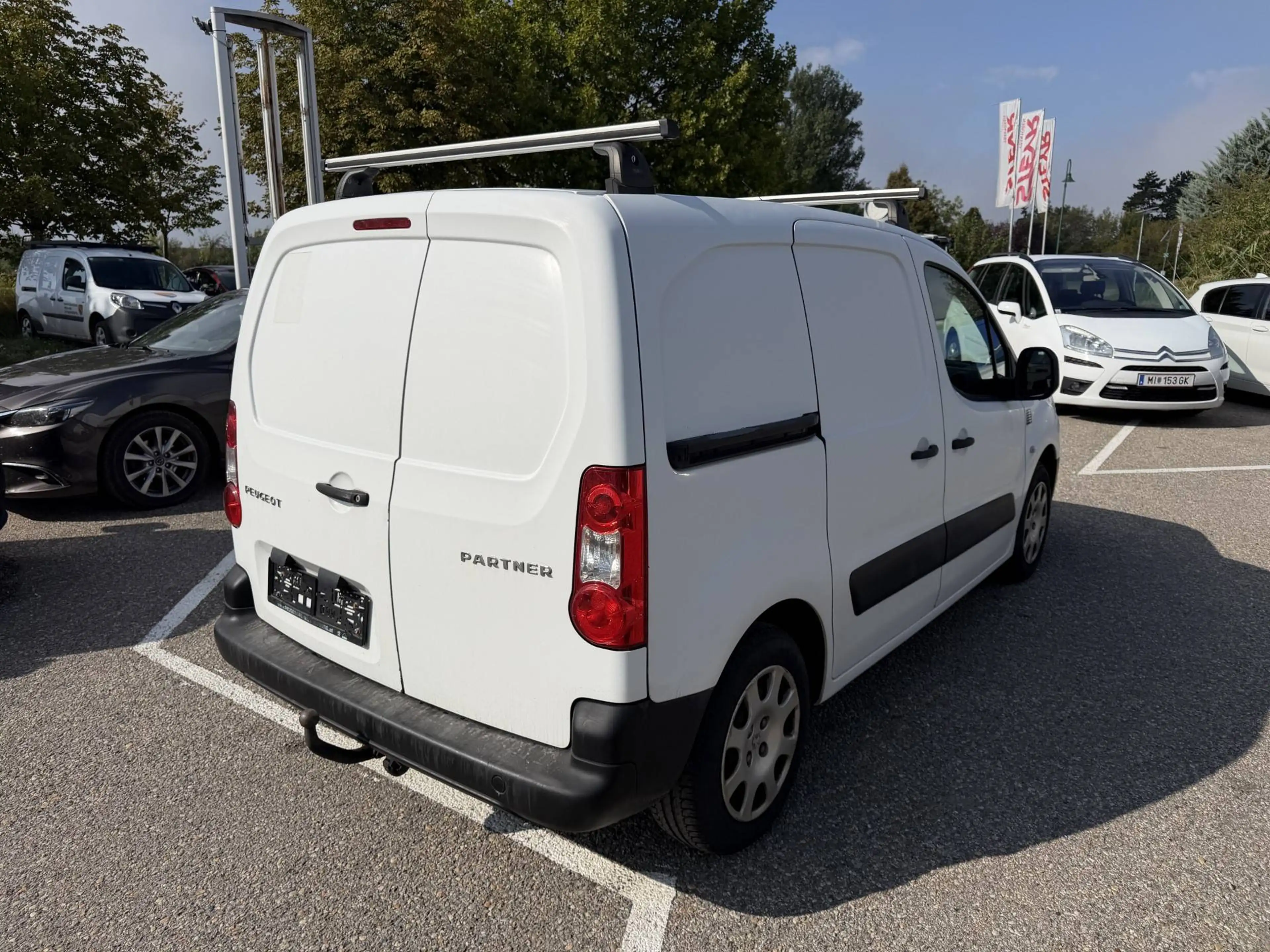 Peugeot Partner L1 Komfort*PickerlNEU*Klima*AHK*Dachträger* — photo 4