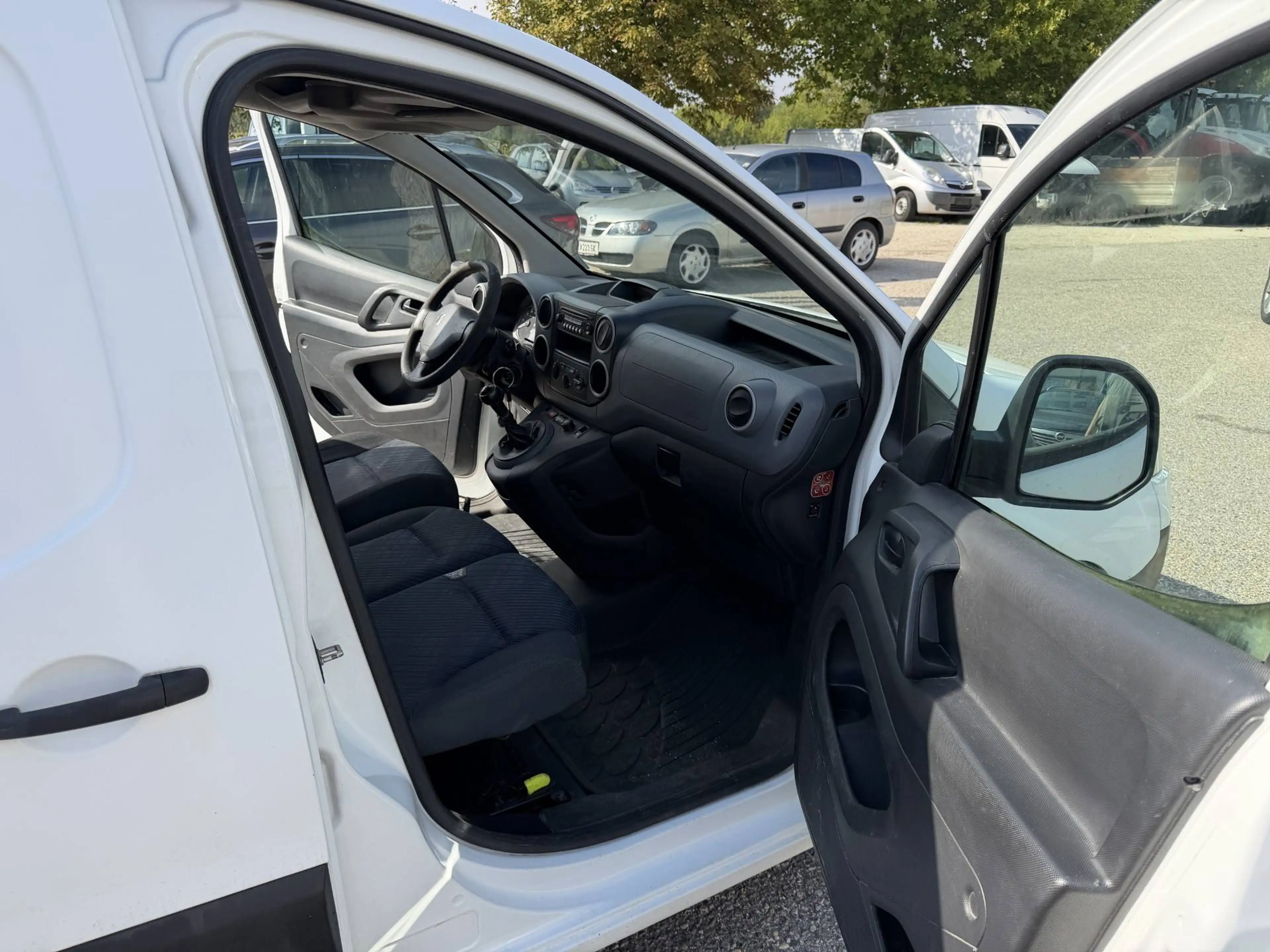 Peugeot Partner L1 Komfort*PickerlNEU*Klima*AHK*Dachträger* — photo 10