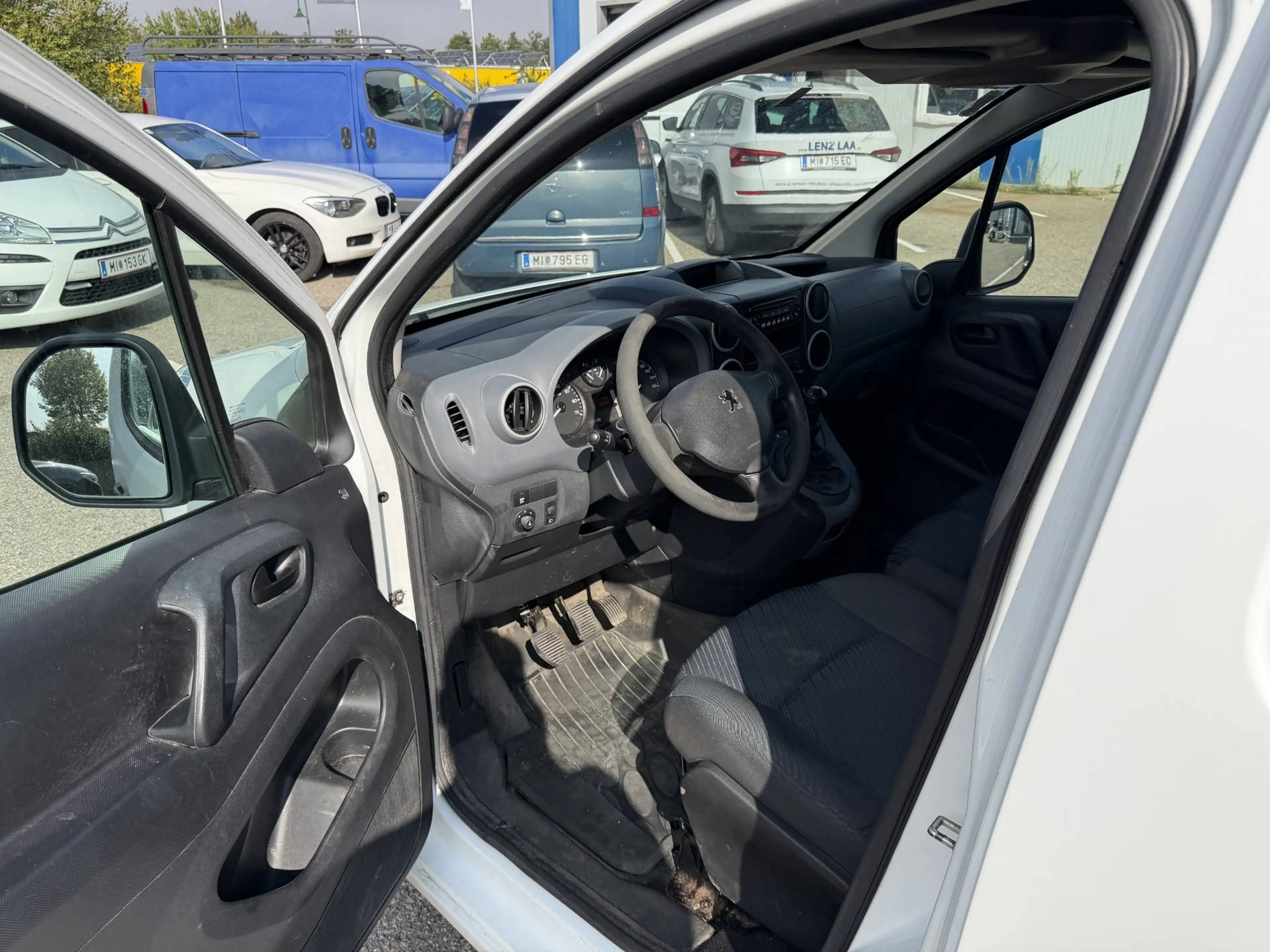 Peugeot Partner L1 Komfort*PickerlNEU*Klima*AHK*Dachträger* — photo 6